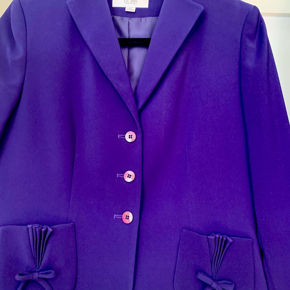 LeSuit Blazer and Skirt. Beautiful purple with great details. 6P Skirt 22”L